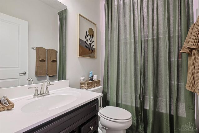 25 Wentworth Lane, Deer Park, OH 45236
