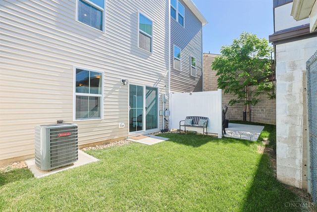 25 Wentworth Lane, Deer Park, OH 45236