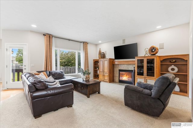 17252 Madison Street, Omaha, NE 68135