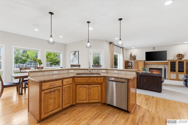 17252 Madison Street, Omaha, NE 68135