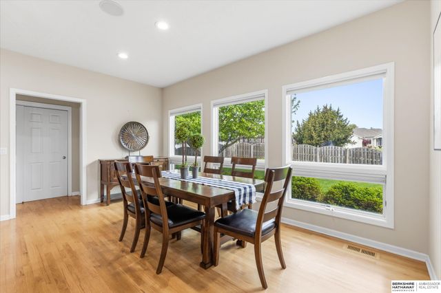17252 Madison Street, Omaha, NE 68135