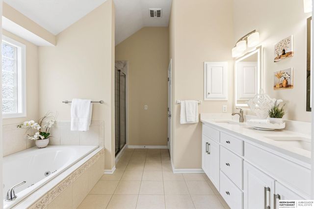 17252 Madison Street, Omaha, NE 68135