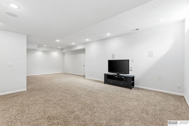 17252 Madison Street, Omaha, NE 68135