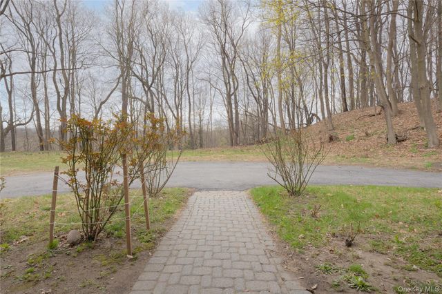 5 Roggia Road, Chester, NY 10918