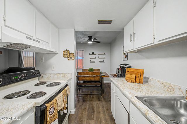 4049 W READE Avenue, Phoenix, AZ 85019