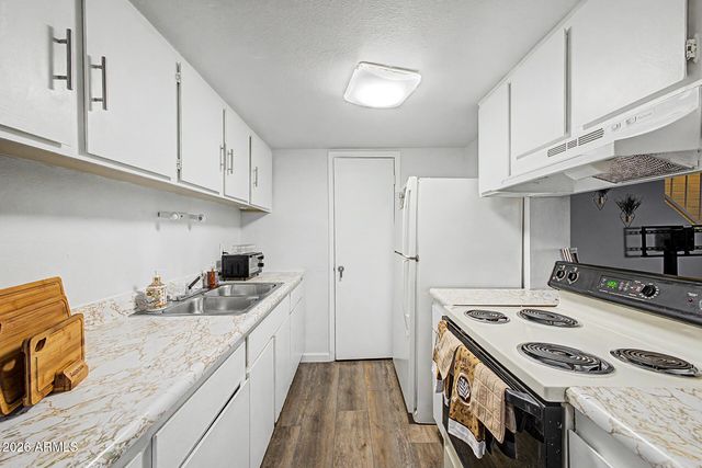 4049 W READE Avenue, Phoenix, AZ 85019