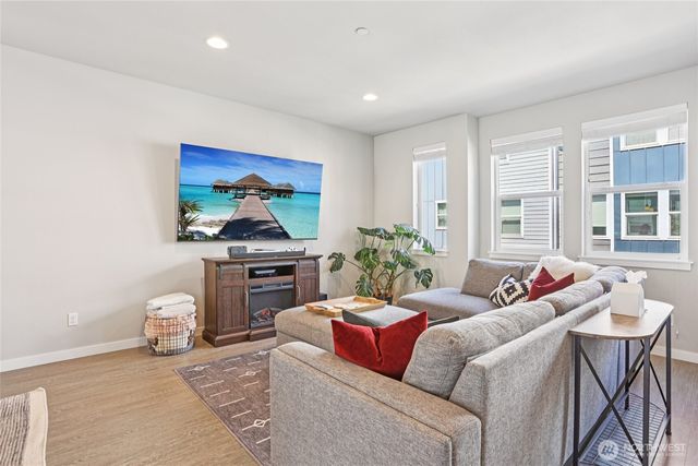 18901 12th Place W #H2, Lynnwood, WA 98036