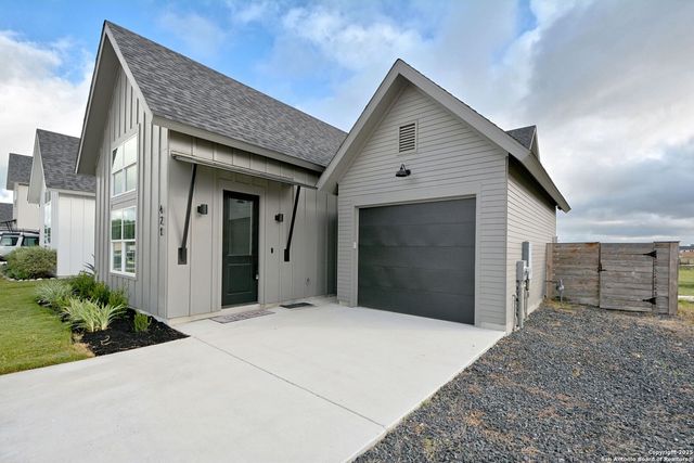 421 CONSTANCE DR, New Braunfels, TX 78130
