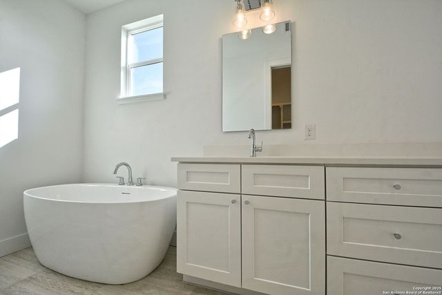 421 CONSTANCE DR, New Braunfels, TX 78130