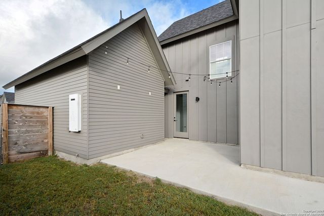 421 CONSTANCE DR, New Braunfels, TX 78130