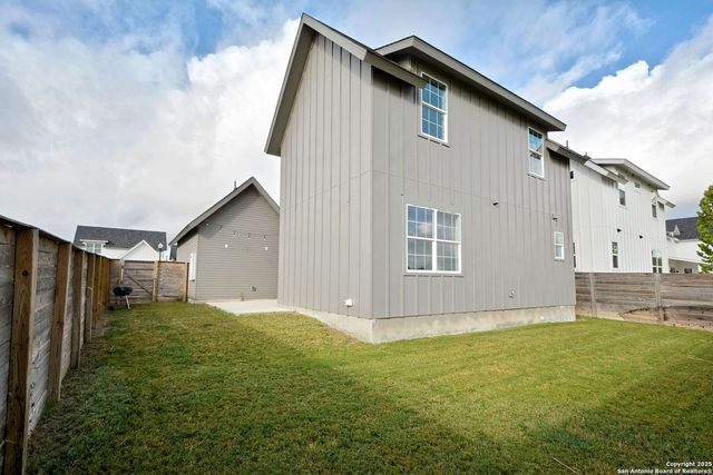 421 CONSTANCE DR, New Braunfels, TX 78130