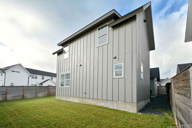 421 CONSTANCE DR, New Braunfels, TX 78130