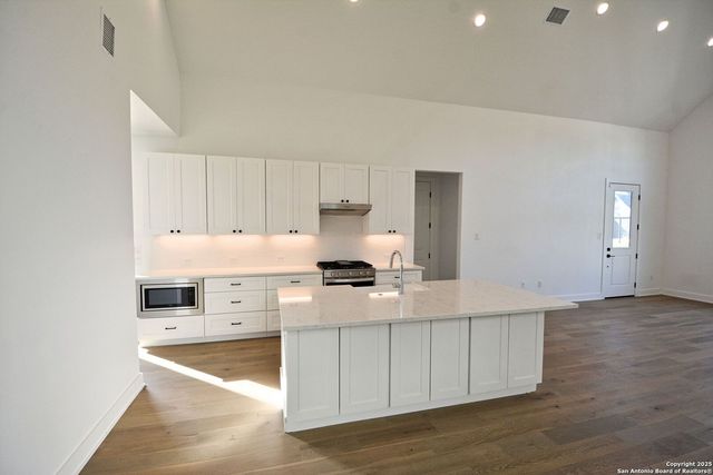421 CONSTANCE DR, New Braunfels, TX 78130