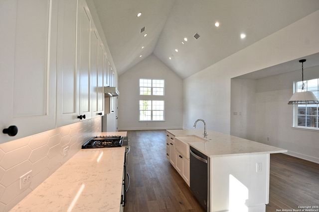 421 CONSTANCE DR, New Braunfels, TX 78130