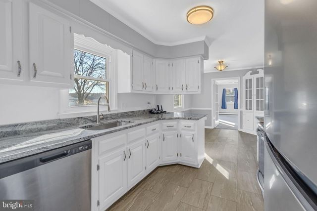 1928 LAKE RD, Lottsburg, VA 22511
