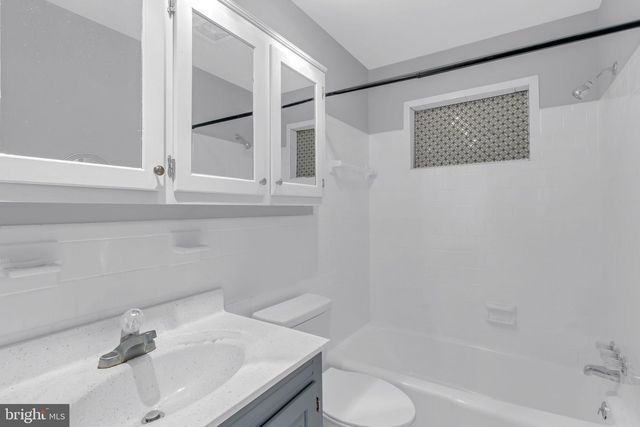 1928 LAKE RD, Lottsburg, VA 22511