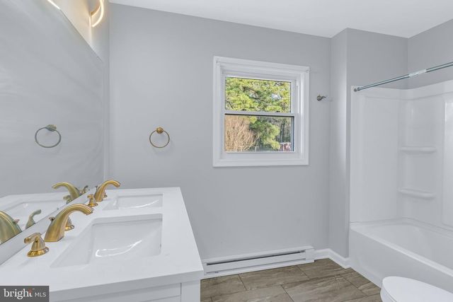 1928 LAKE RD, Lottsburg, VA 22511