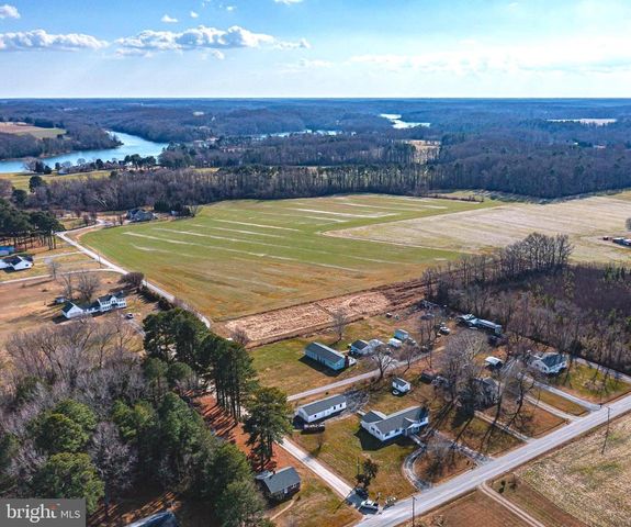 1928 LAKE RD, Lottsburg, VA 22511
