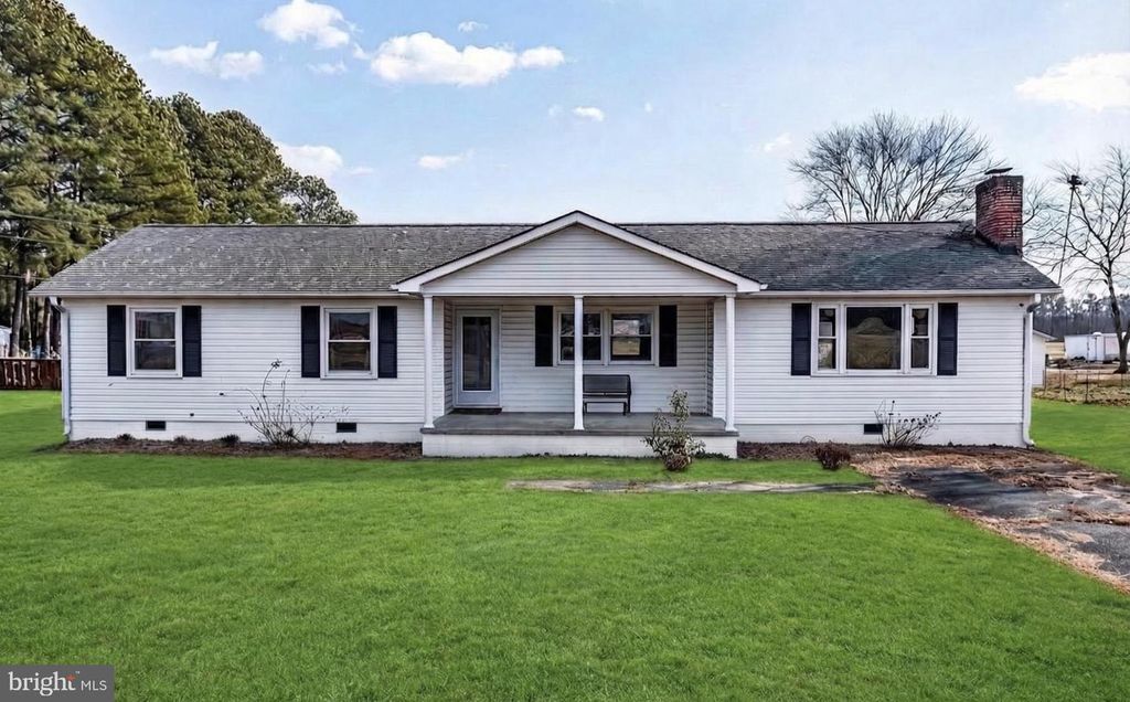 1928 LAKE RD, Lottsburg, VA 22511