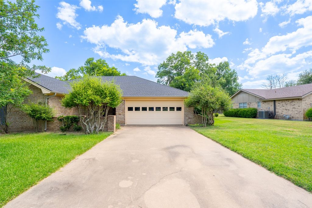1501 Westhill Terrace, Cleburne, TX 76033