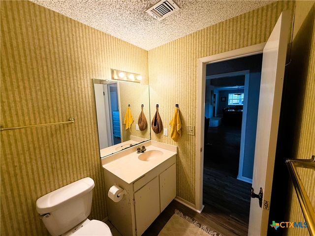 1006 Fairlane Drive, Ganado, TX 77962