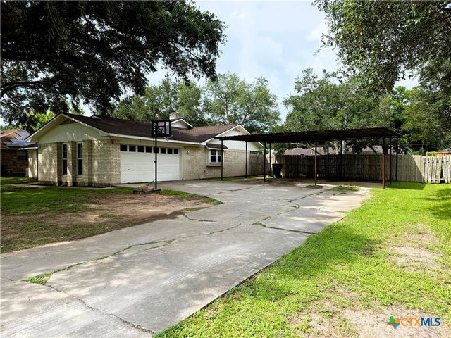 1006 Fairlane Drive, Ganado, TX 77962