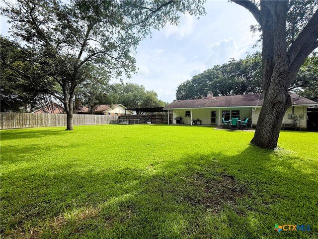 1006 Fairlane Drive, Ganado, TX 77962