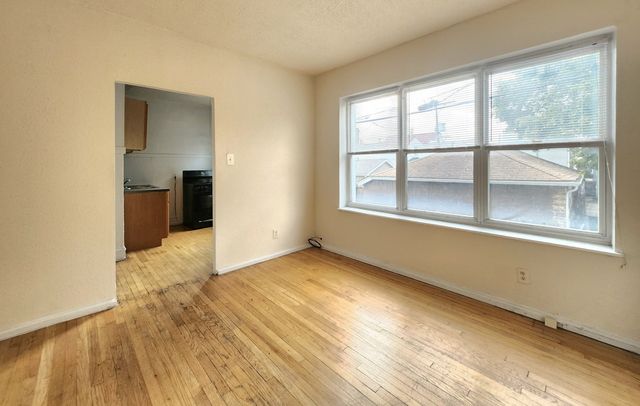 1918 N Drake Avenue 1W, Chicago, IL 60647