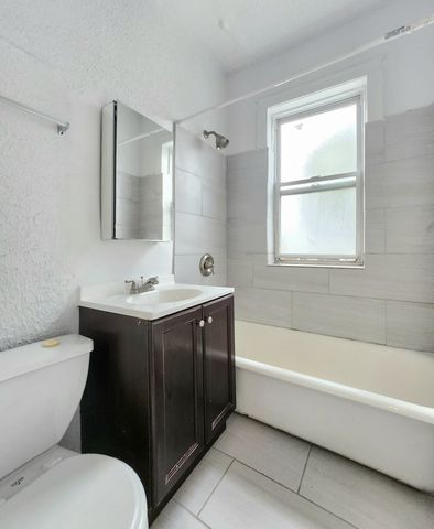 1918 N Drake Avenue 1W, Chicago, IL 60647