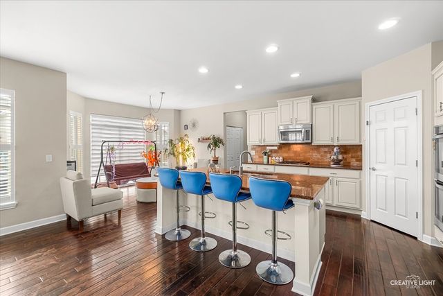 200 Redding Court, Oswego, IL 60543