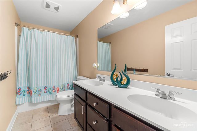 200 Redding Court, Oswego, IL 60543