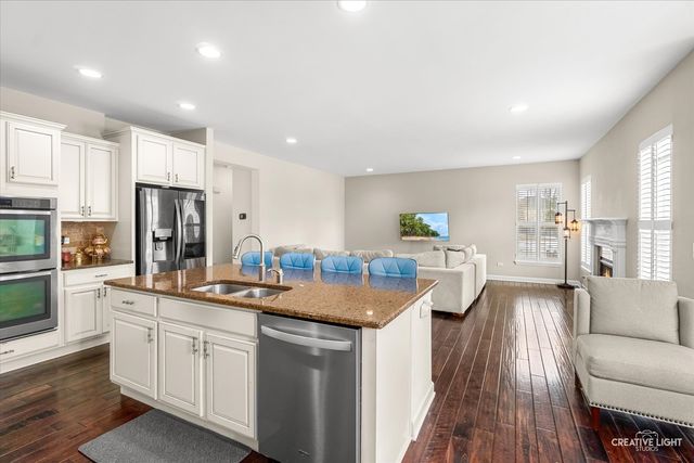 200 Redding Court, Oswego, IL 60543