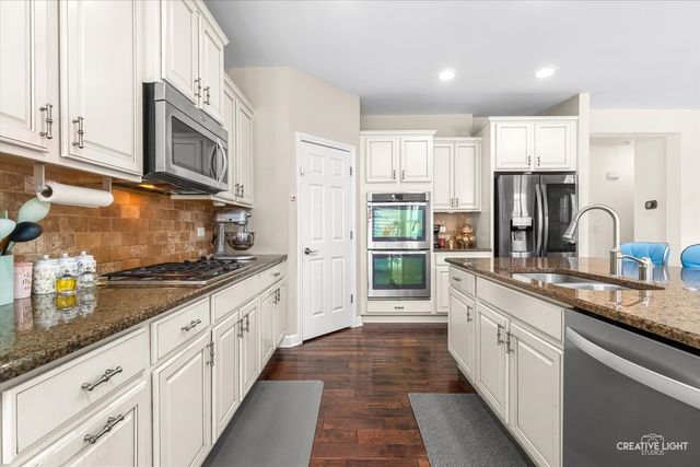 200 Redding Court, Oswego, IL 60543