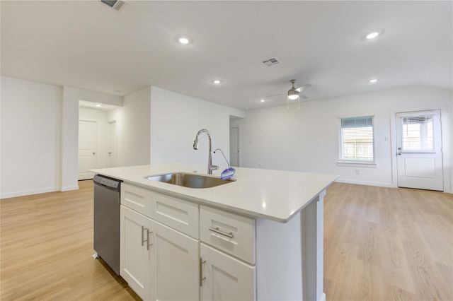 1502 Splashing Wave, Iowa Colony, TX 77583