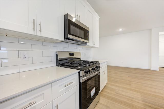 1502 Splashing Wave, Iowa Colony, TX 77583