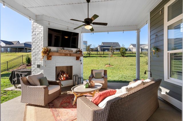 7629 Delancey Dr, College Grove, TN 37046