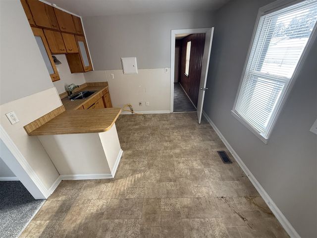 24360 Flower Avenue, Eastpointe, MI 48021