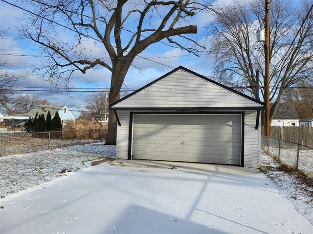 24360 Flower Avenue, Eastpointe, MI 48021