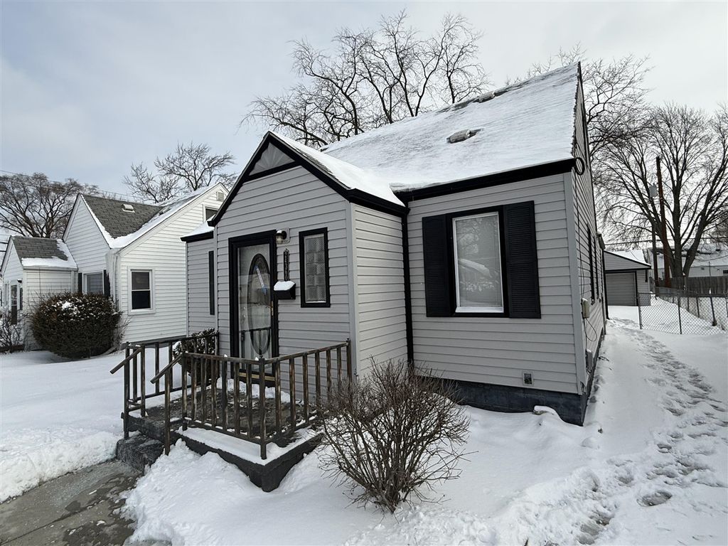 24360 Flower Avenue, Eastpointe, MI 48021