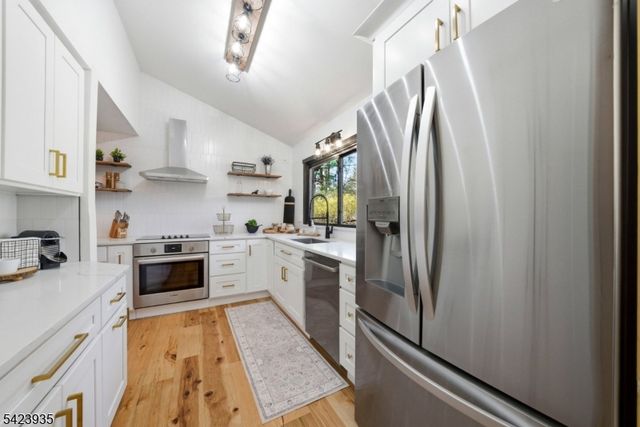 211 Mountain View Rd, Hillsborough Twp., NJ 08844