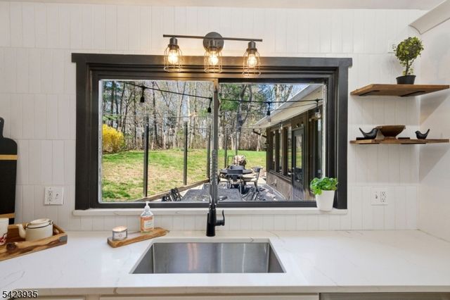 211 Mountain View Rd, Hillsborough Twp., NJ 08844