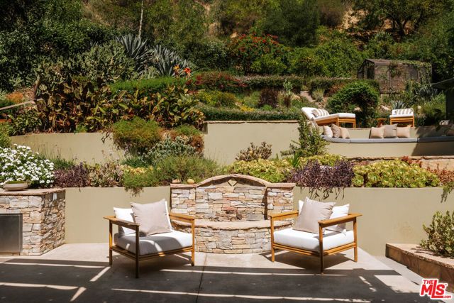 2618 Mandeville Canyon Road, Los Angeles, CA 90049