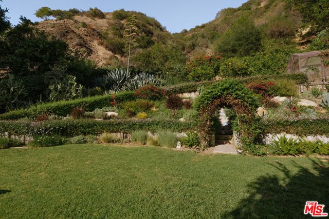 2618 Mandeville Canyon Road, Los Angeles, CA 90049