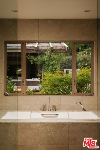 2618 Mandeville Canyon Road, Los Angeles, CA 90049