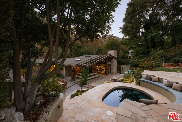 2618 Mandeville Canyon Road, Los Angeles, CA 90049