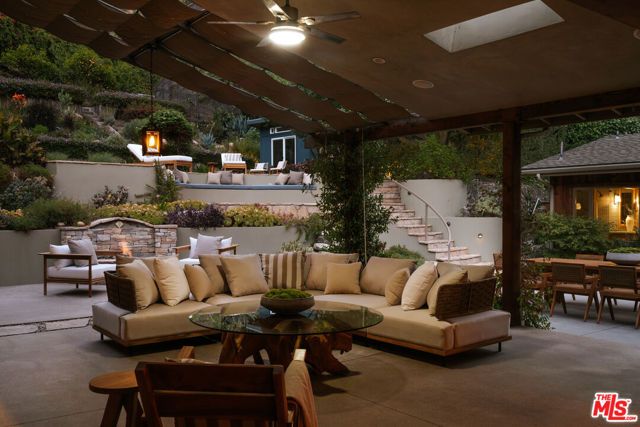 2618 Mandeville Canyon Road, Los Angeles, CA 90049