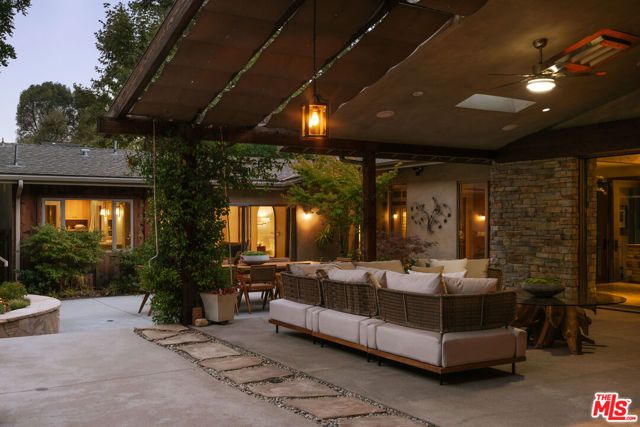 2618 Mandeville Canyon Road, Los Angeles, CA 90049
