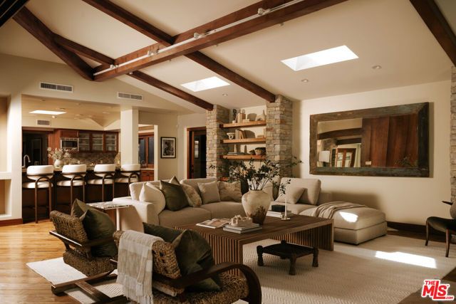2618 Mandeville Canyon Road, Los Angeles, CA 90049