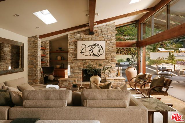 2618 Mandeville Canyon Road, Los Angeles, CA 90049