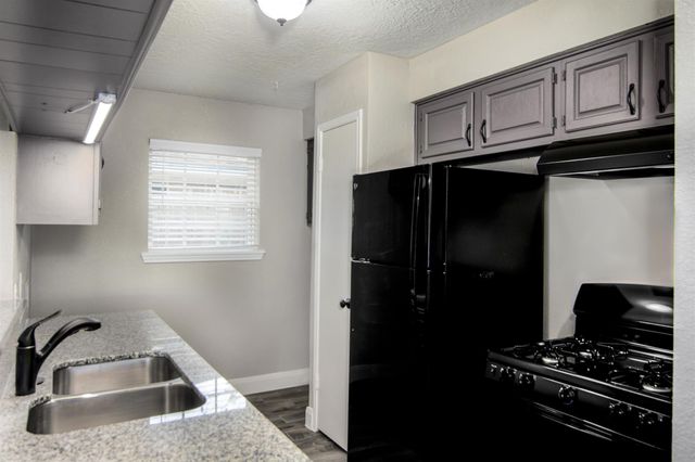 7426 Aljean Lane, Pasadena, TX 77536
